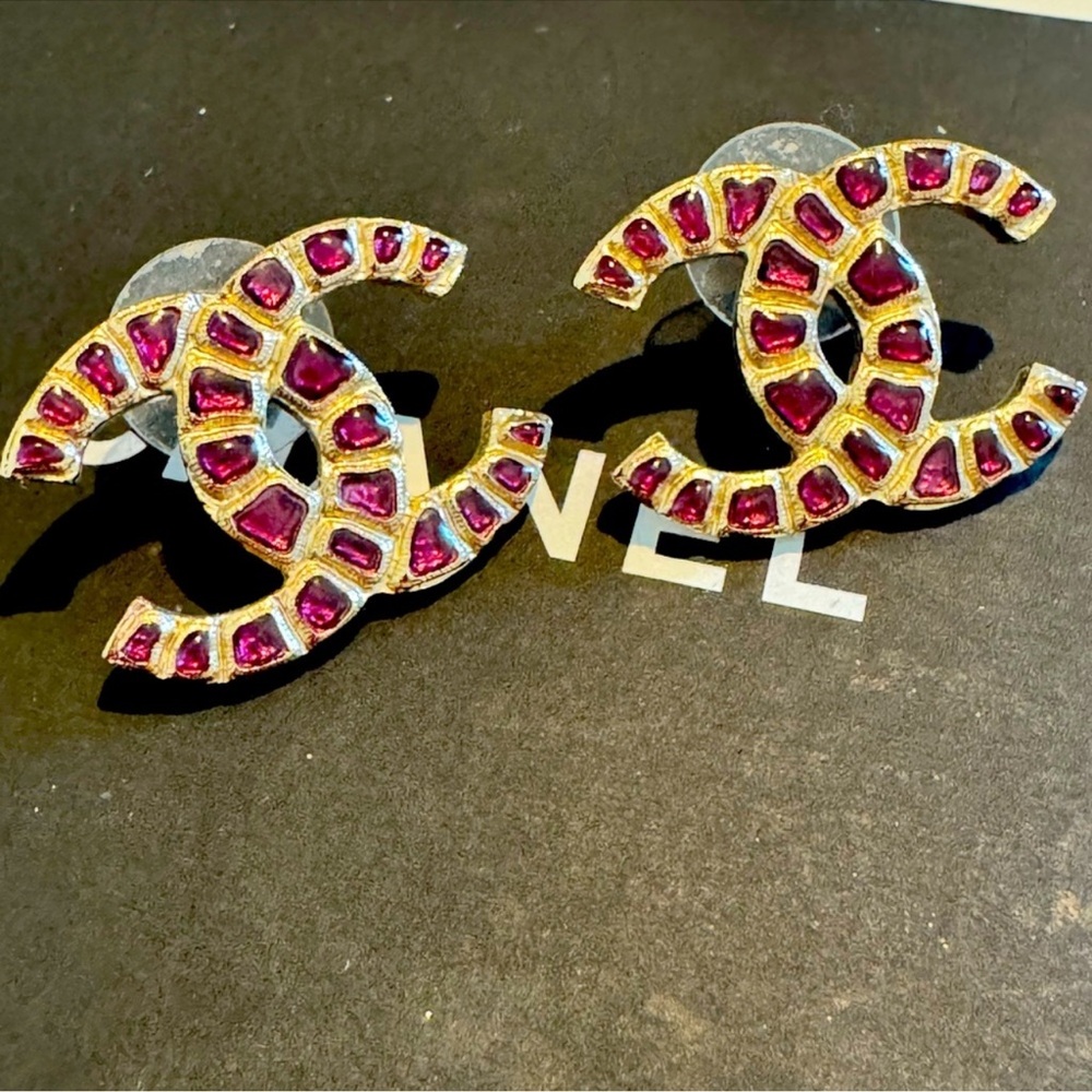 RARE CHANEL 2019 Egyptian Nile Stud Gold Runway Earrings - Picture 6 of 8